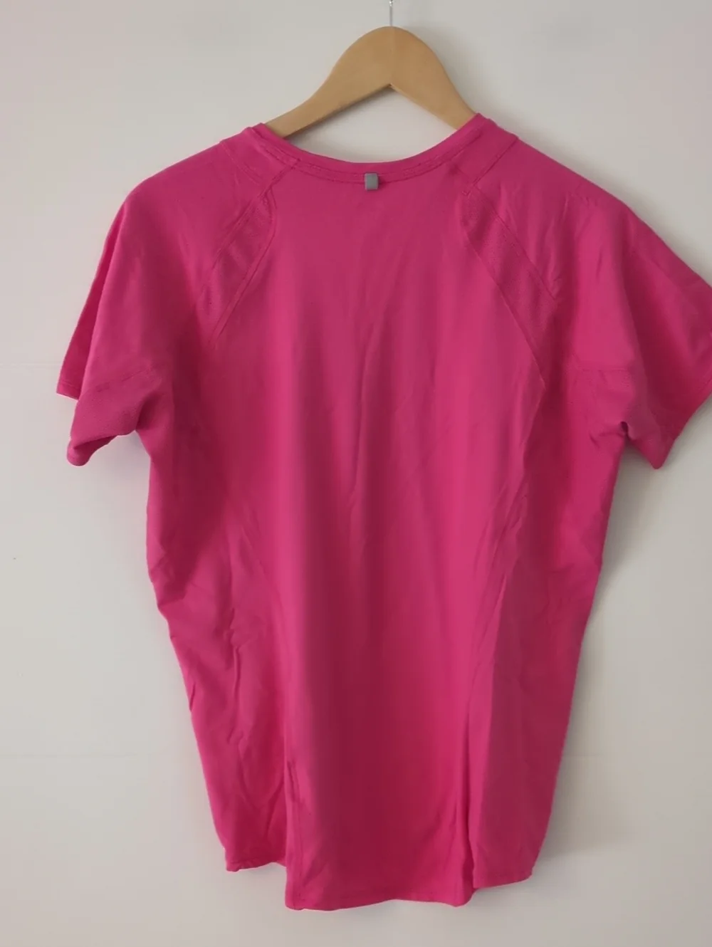 Nike Women’s Hot Pink Short Sleeve Athletic Running Gym Yoga Outdoor Hiking Tee